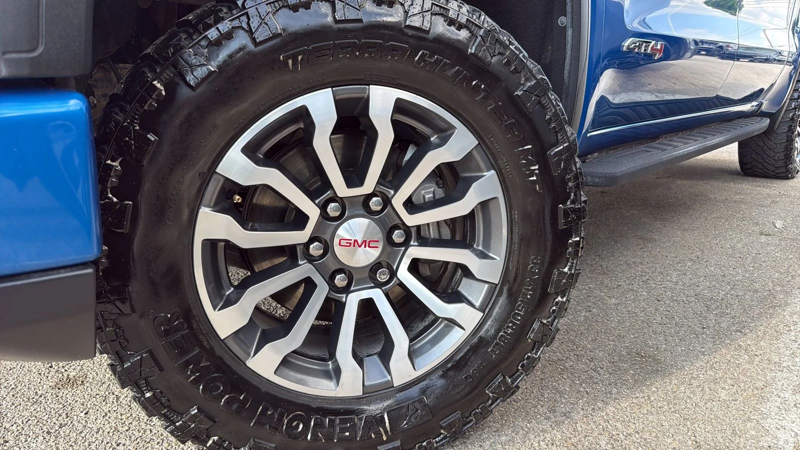 Used 2022 Blue GMC AT4 image 29