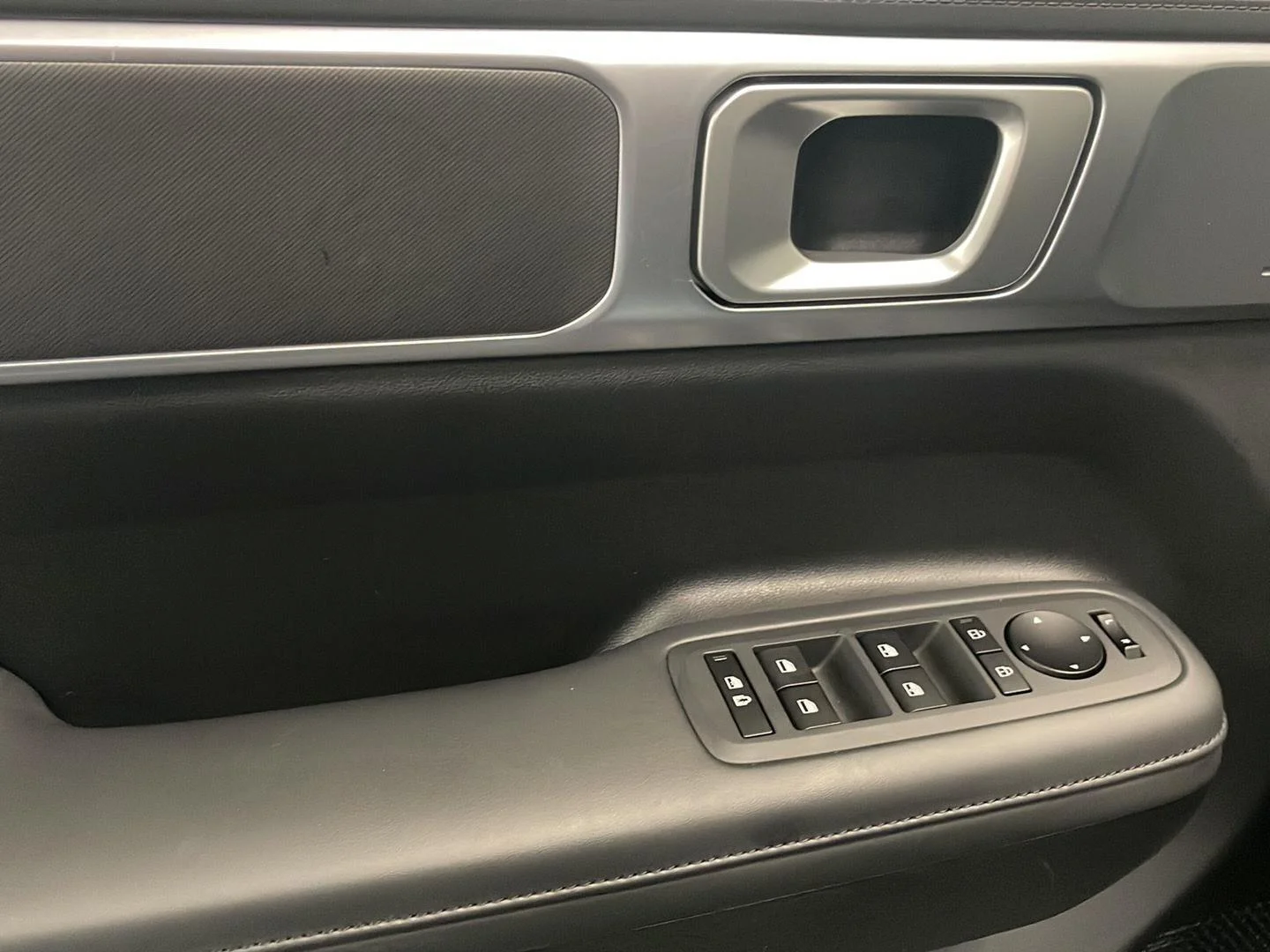 Used 2025 Shimmering Silver Hyundai XRT image 19