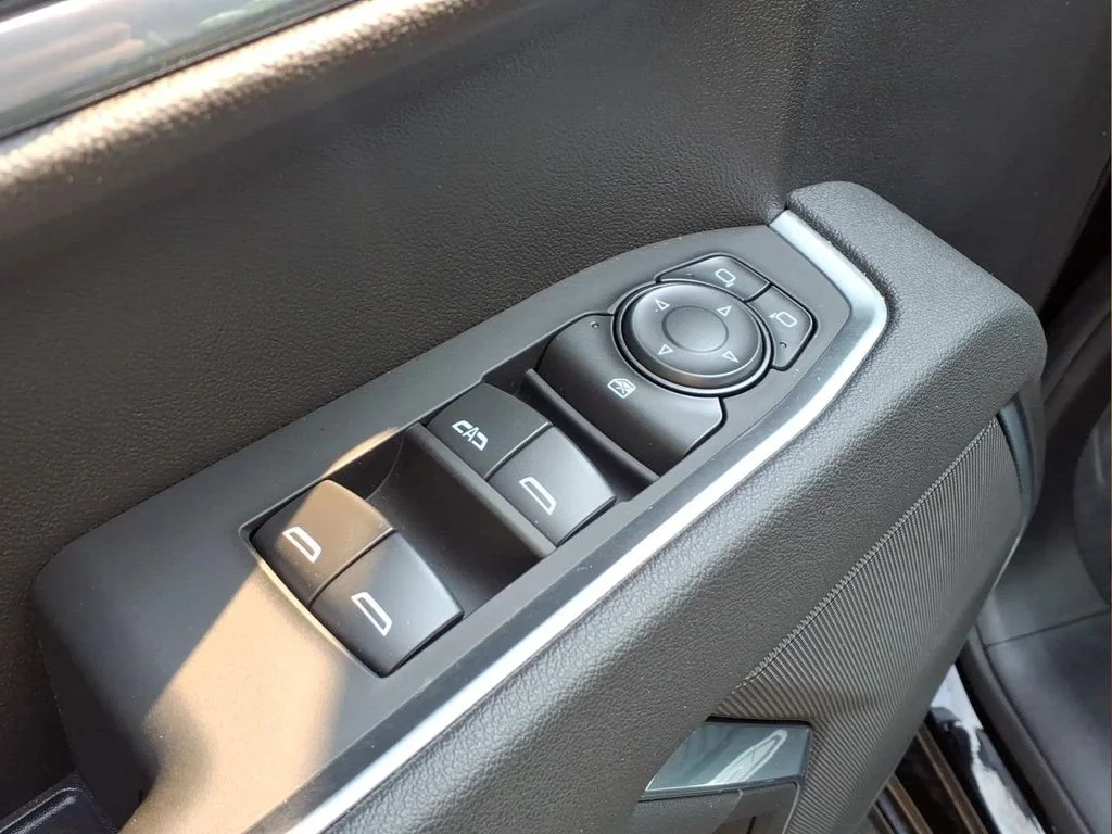 Used 2025 Black Chevrolet LT image 18
