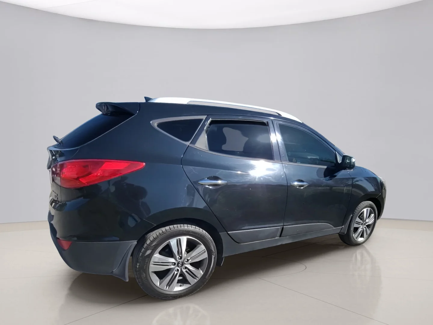 Used 2014 Black Hyundai GLS image 8