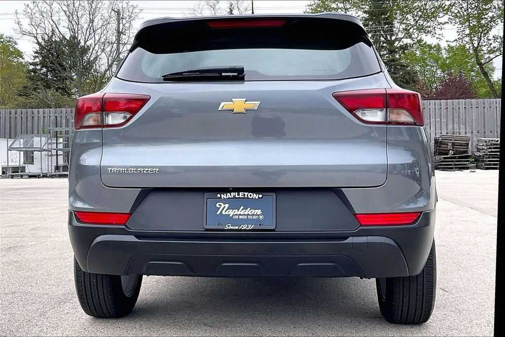 Used 2022 Gray Chevrolet LS image 4