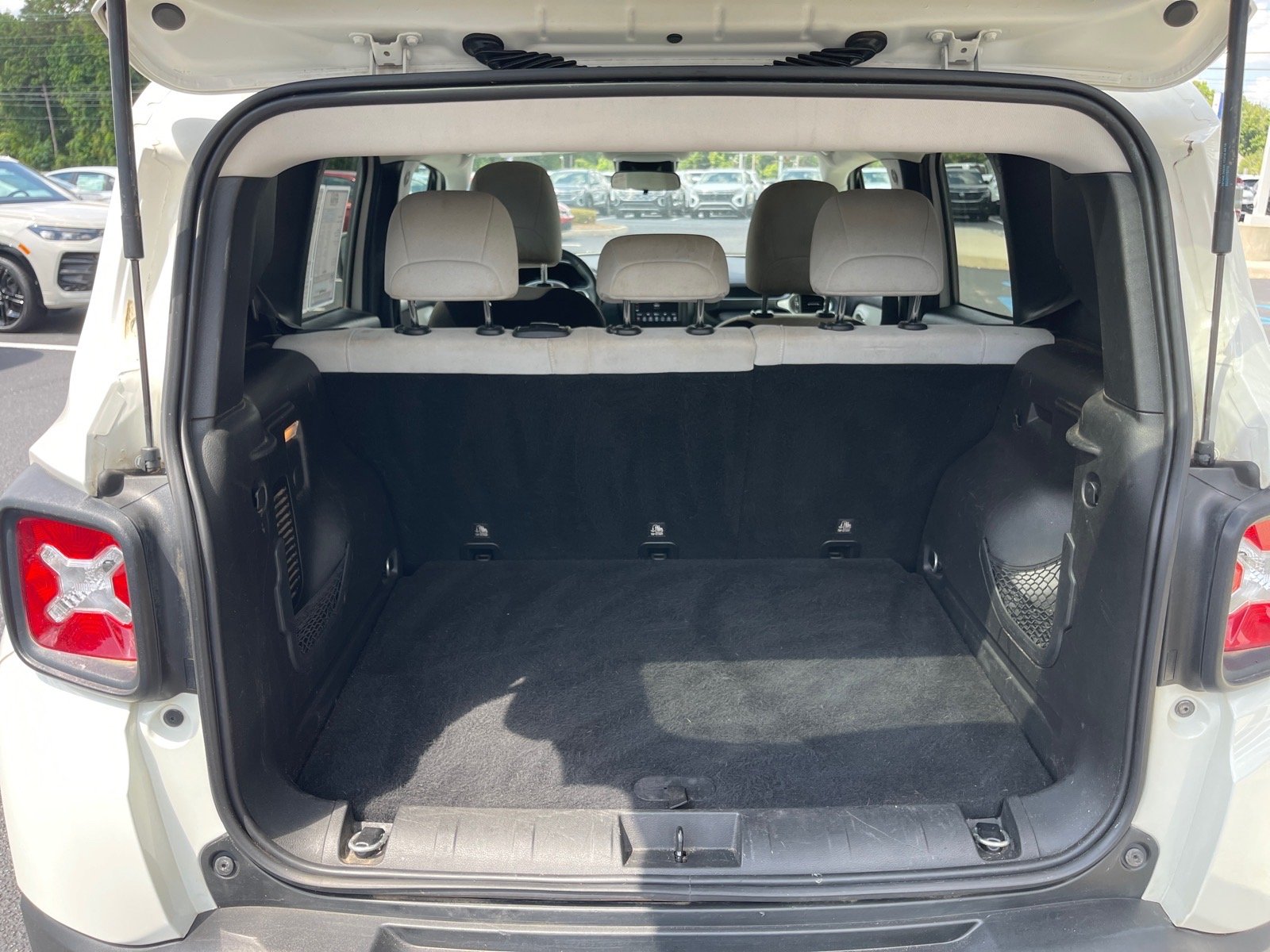 Used 2018 Alpine White Jeep Latitude image 14