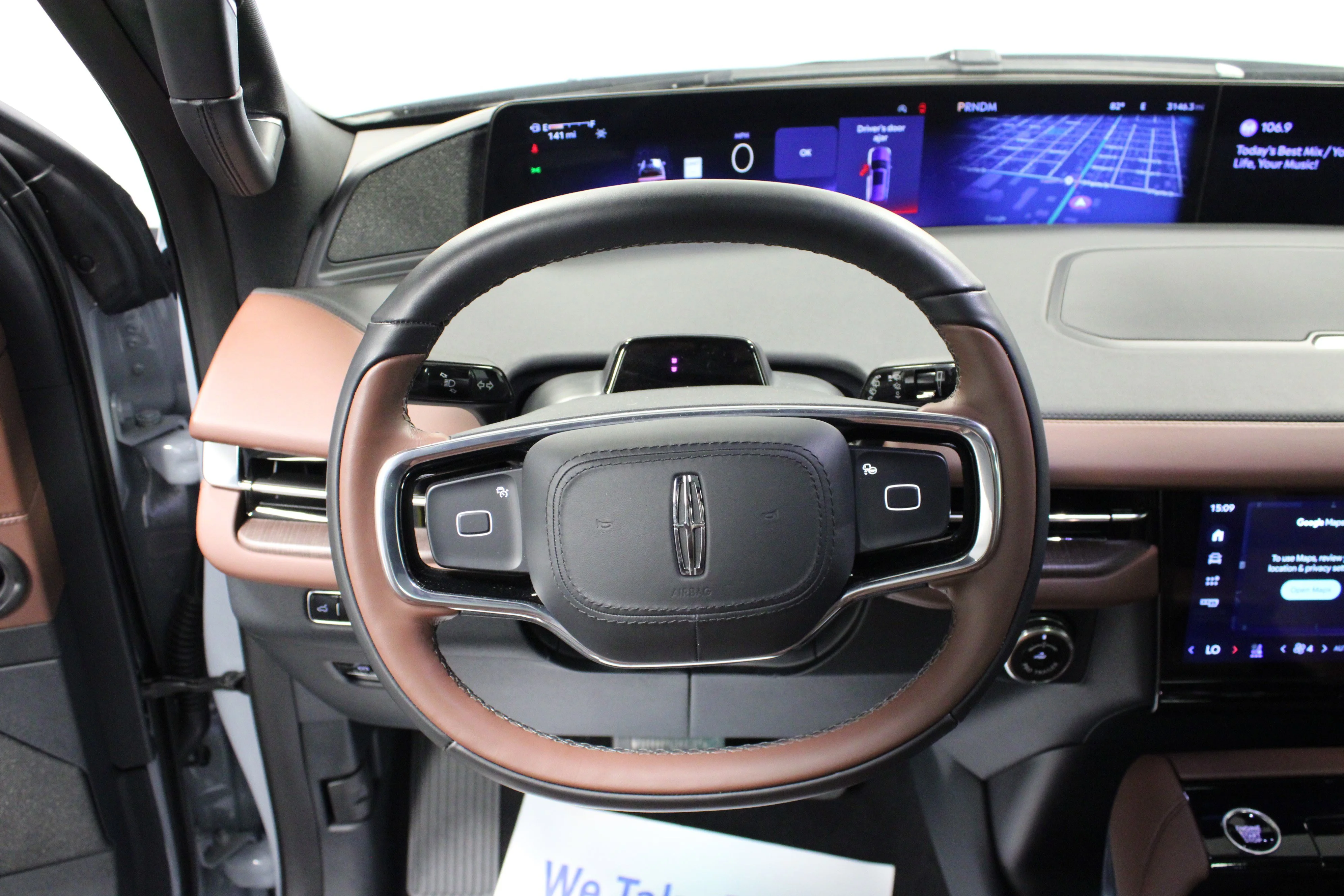 Used 2025 Gray Mist Metallic Tri-Coat Lincoln Reserve image 18