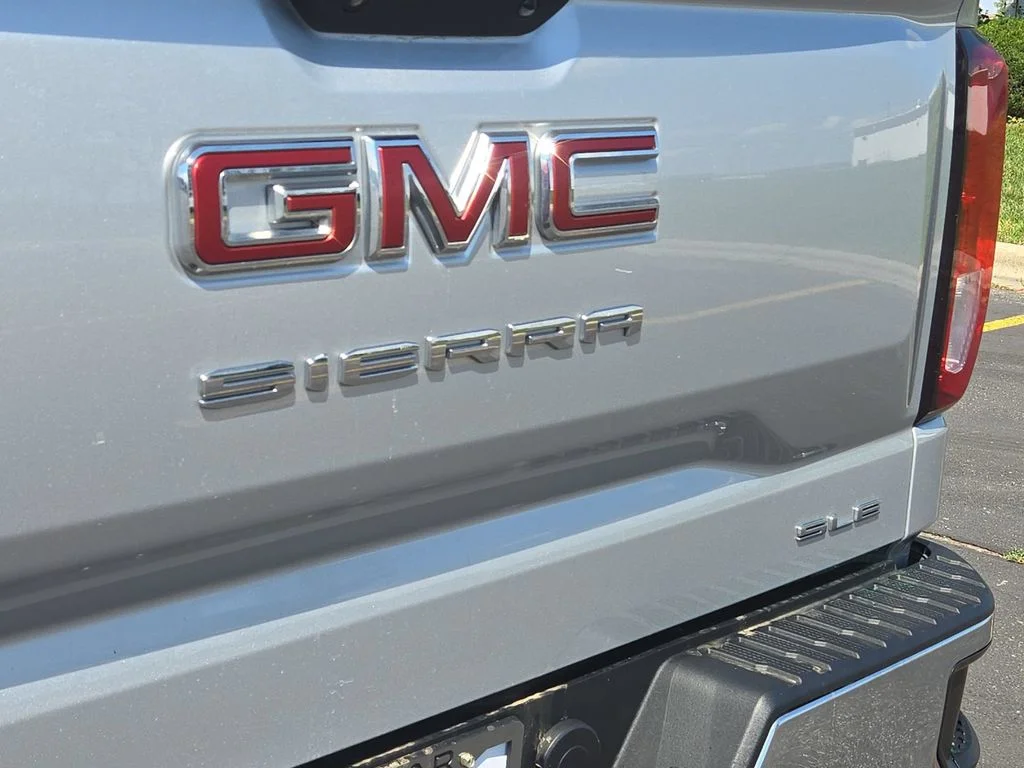 Used 2021 Gray GMC SLE image 19