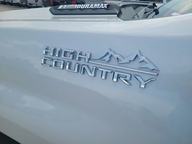 Used 2025 Beige Chevrolet High Country image 9