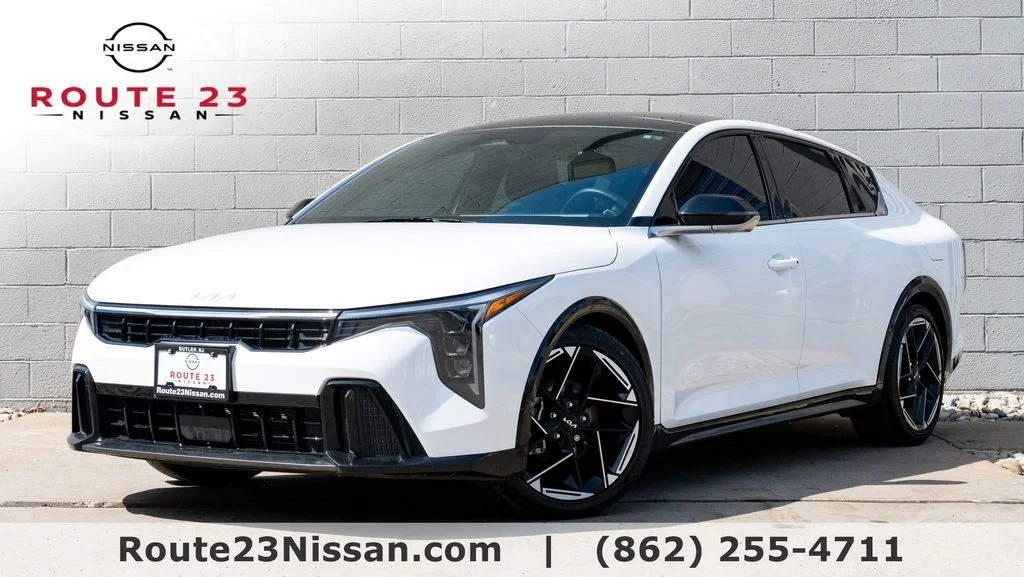2025 Kia K4 GT-Line AT's photo