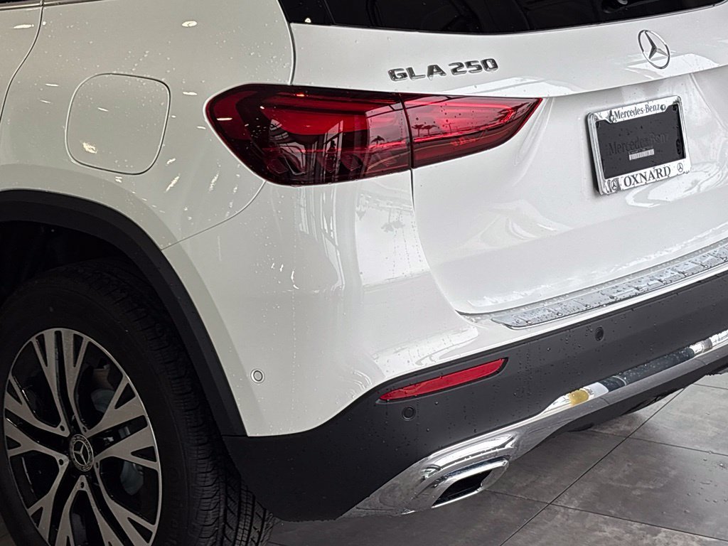 New 2026 Polar White Mercedes-Benz GLA 250 image 39