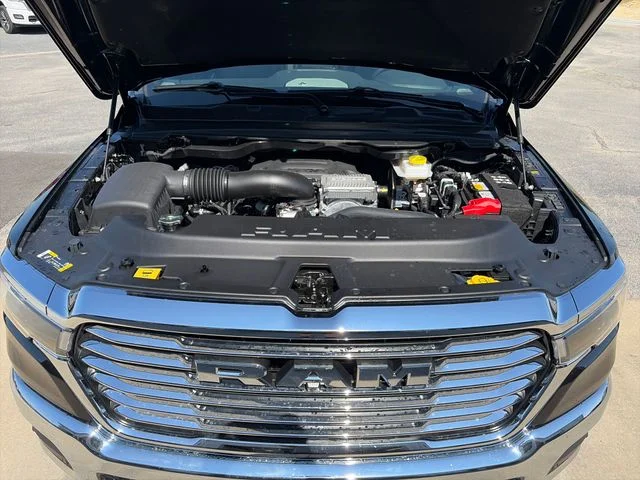 New 2027 Diamond Black Crystal Pearl-Coat Exterior Paint RAM Laramie image 22