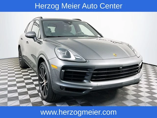 2023 Porsche Cayenne Platinum Edition's photo