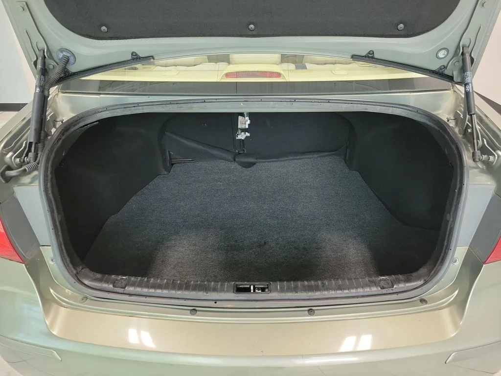 Used 2010 Beige Hyundai GLS image 13