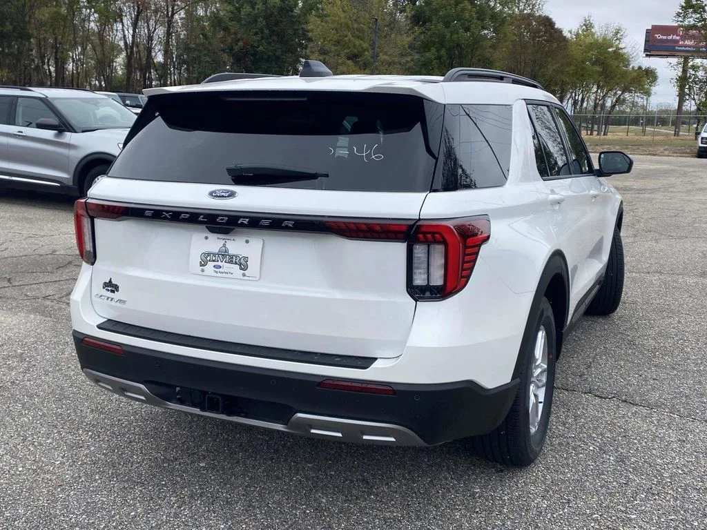 New 2026 Star White Metallic Tri-Coat Ford Active image 3