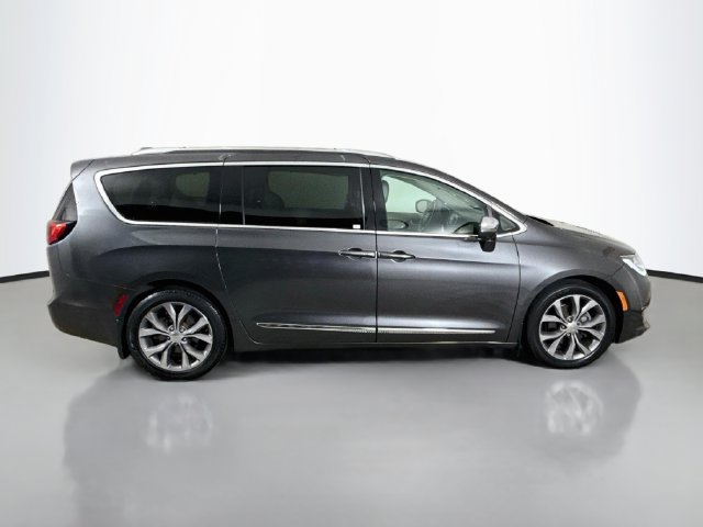 Used 2020 Gray Chrysler Limited image 8