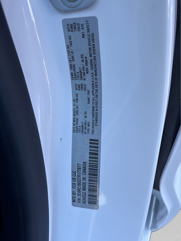 New 2026 Bright White Clear-Coat Exterior Paint Chrysler Select image 48