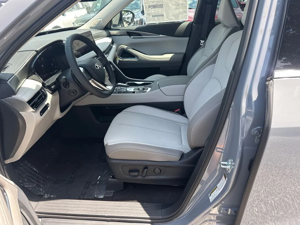 New 2027 Gray INFINITI LUXE image 9