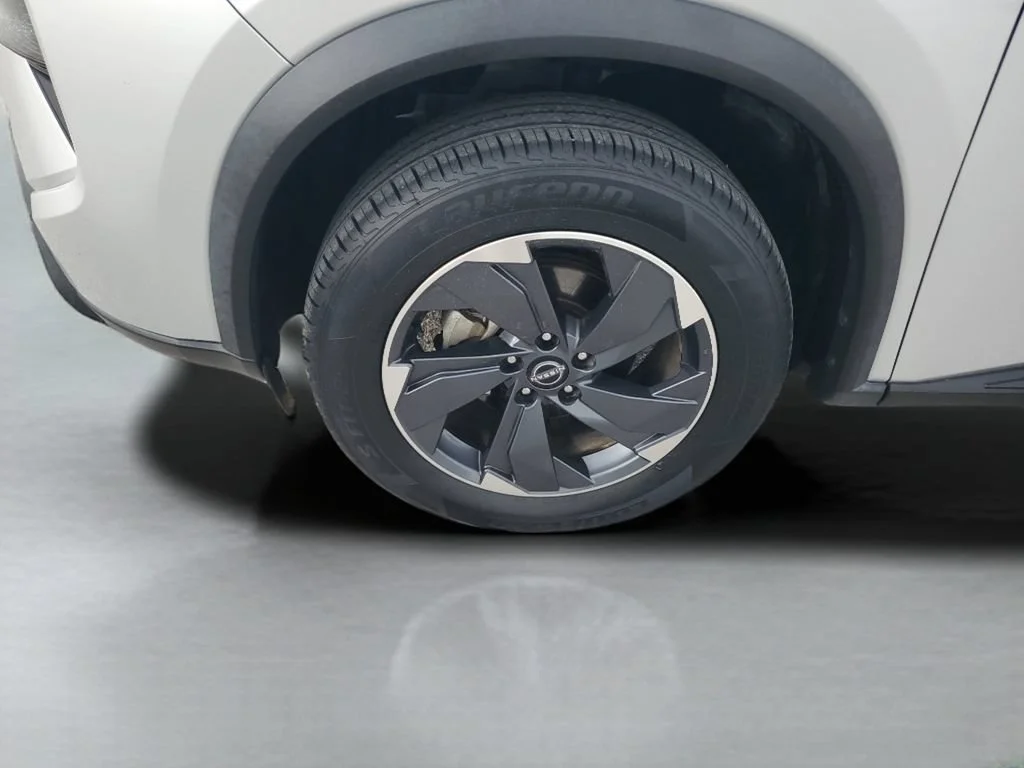 Used 2024 Silver Nissan SV FWD image 25