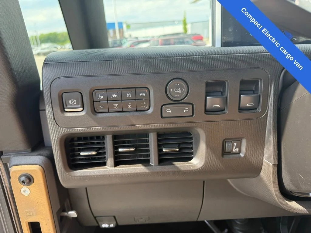 Used 2024 Oyster White BrightDrop EJY image 21
