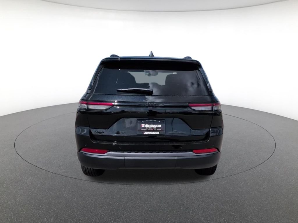 New 2026 Diamond Black Crystal Pearl-Coat Exterior Paint Jeep Altitude image 8