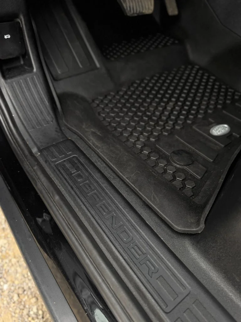 Used 2022 Santorini Black Metallic Land Rover SE image 33