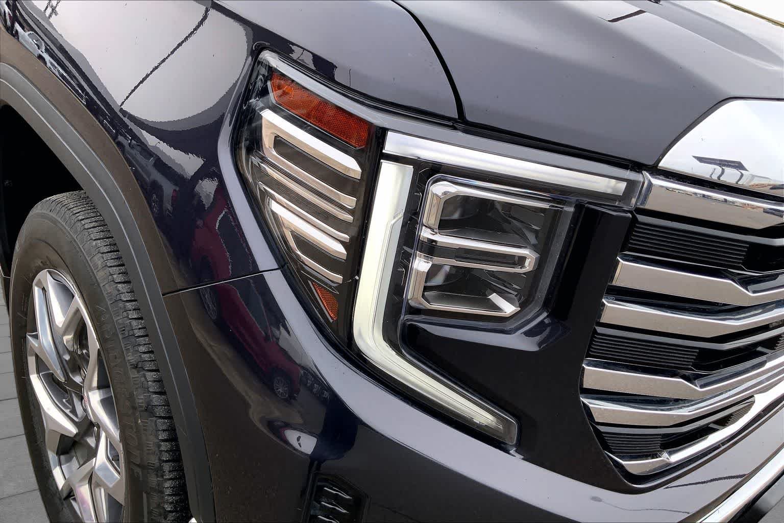 Used 2024 Titanium Rush Metallic GMC SLT image 28