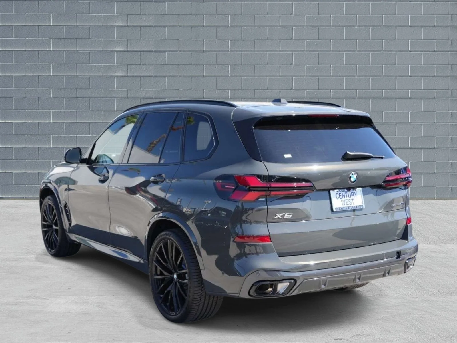 New 2026 Dravit Grey Metallic BMW sDrive40i image 3
