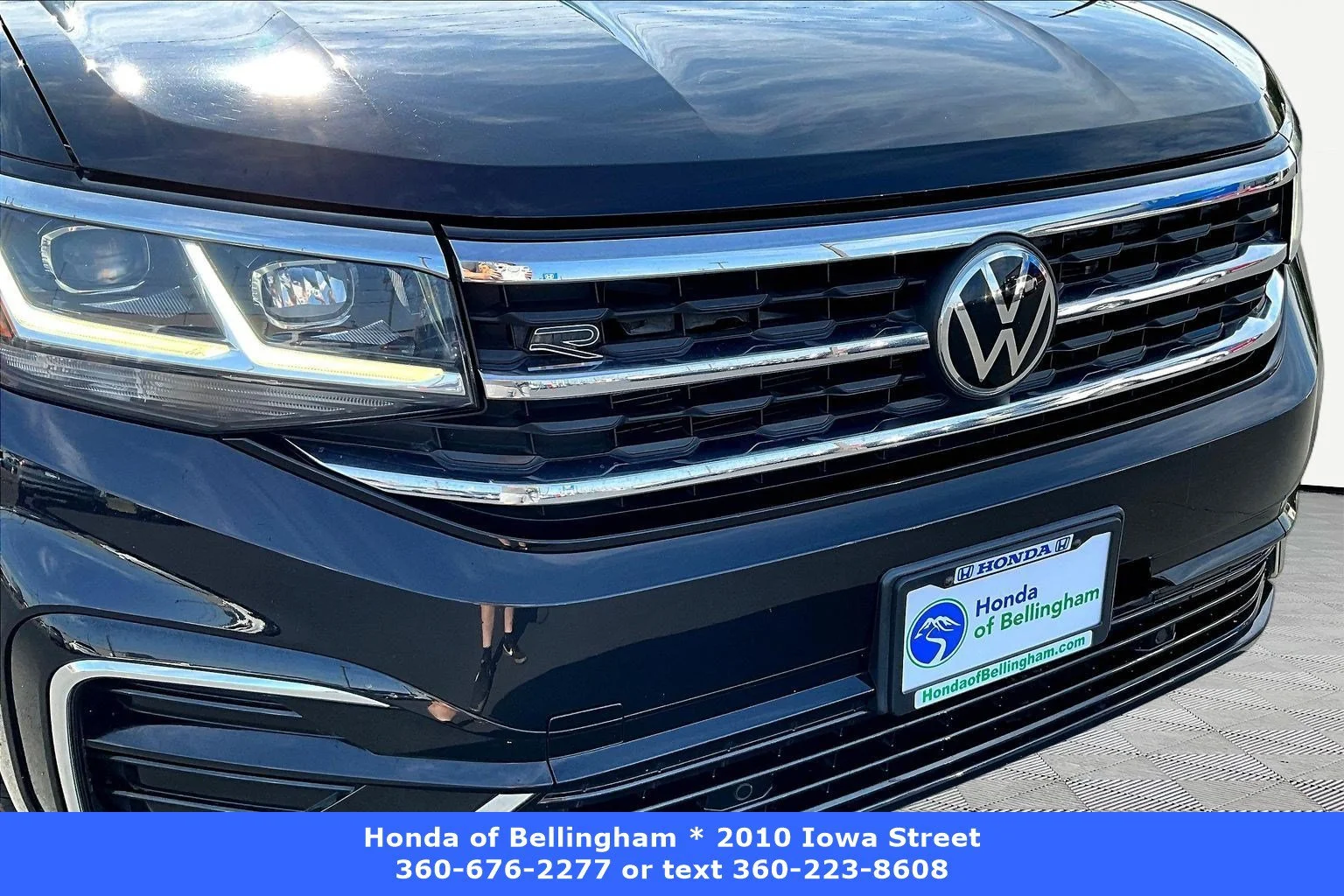 Used 2021 Deep Black Volkswagen 3.6L V6 SEL R-Line image 31