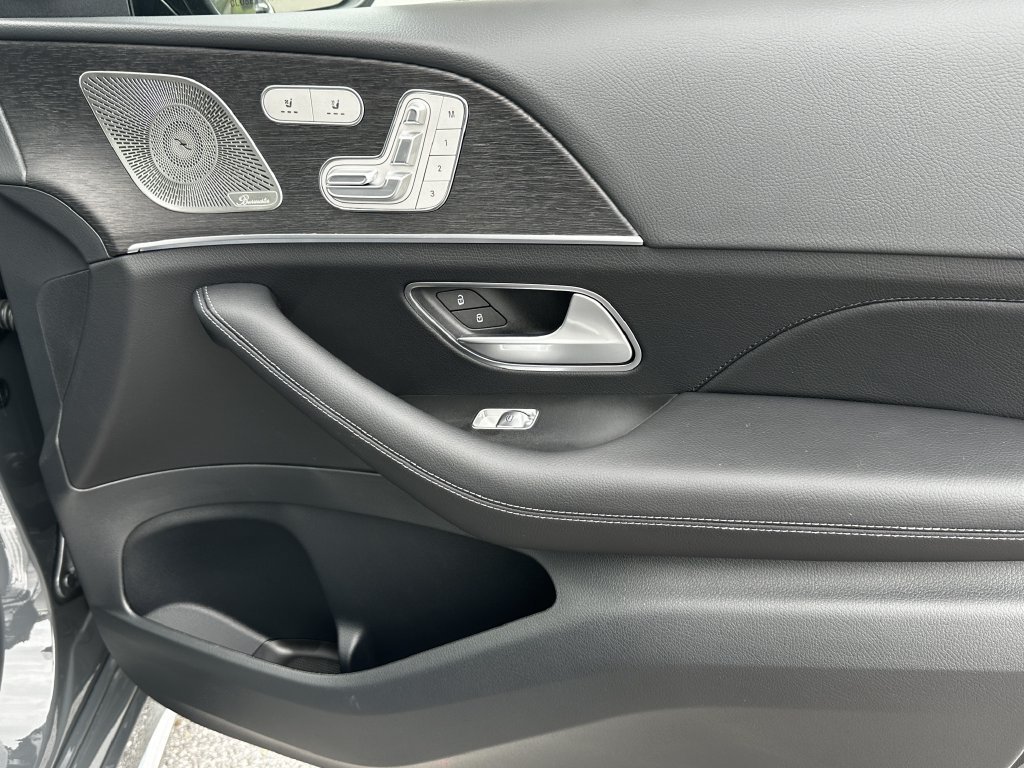 New 2026 MANUFAKTUR Silicon Grey Mercedes-Benz GLS 450 image 54