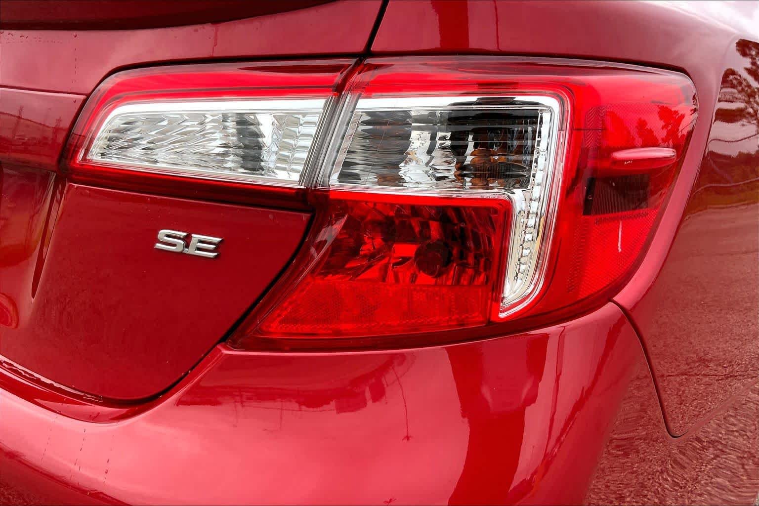 Used 2014 Barcelona Red Metallic Toyota SE image 30