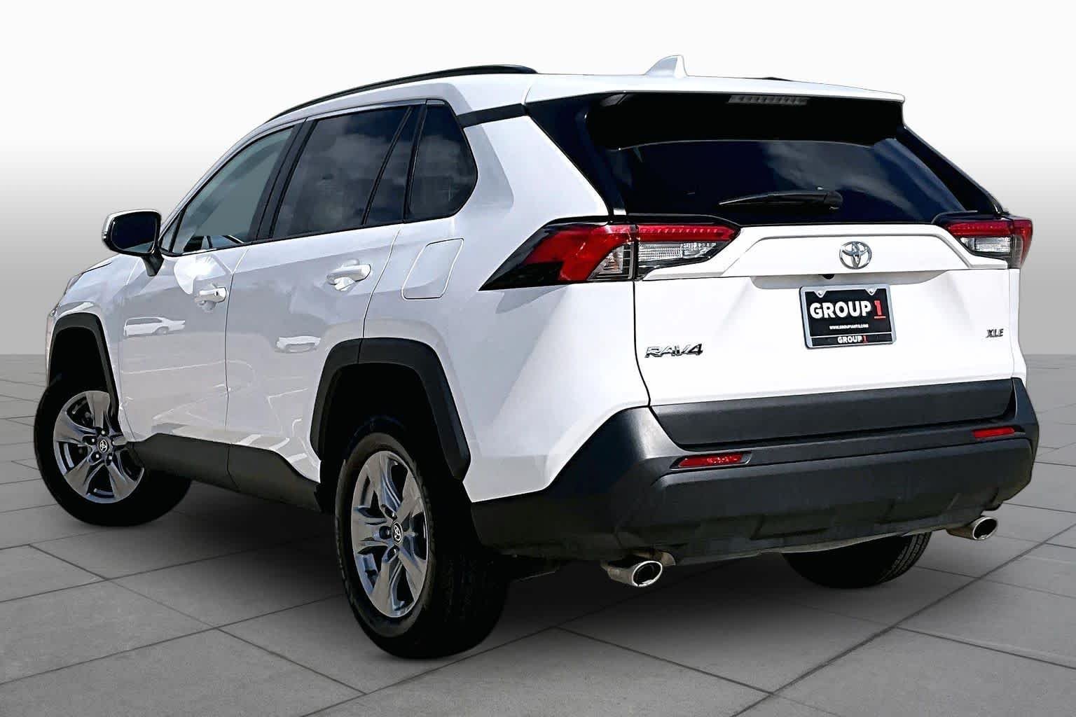 Used 2025 Ice Cap Toyota XLE image 12