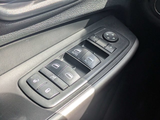 Used 2019 White Jeep Latitude Plus image 24