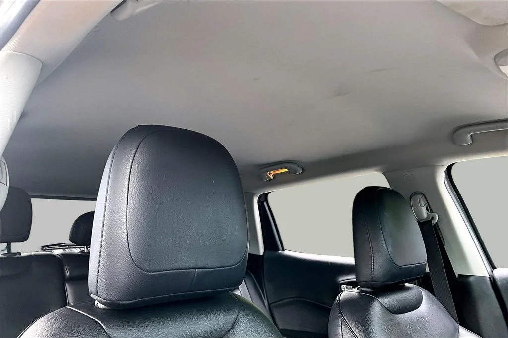 Certified Used 2019 Silver Jeep Latitude image 27