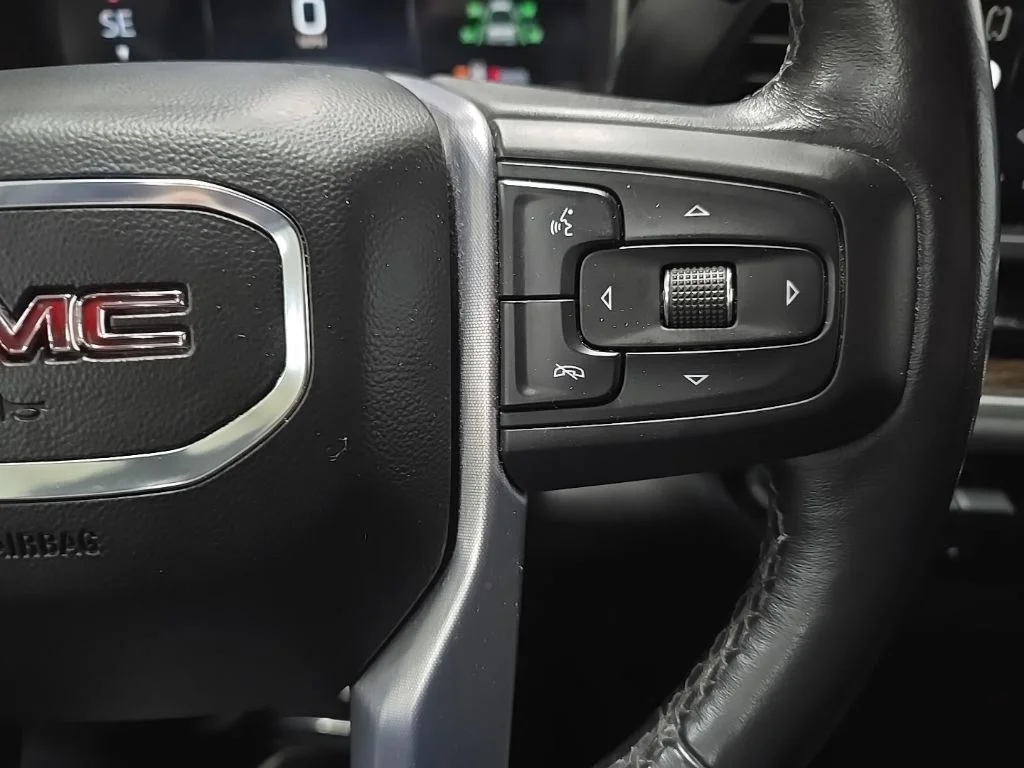 Used 2022 Silver GMC Elevation image 20
