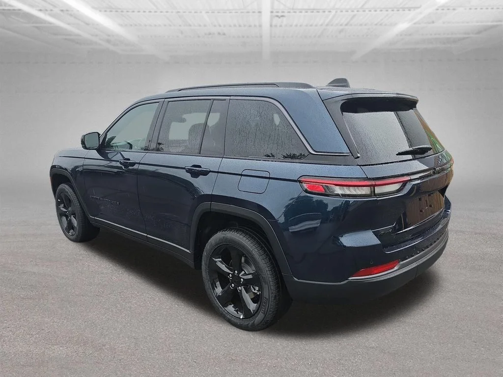 New 2026 Fathom Blue Pearl-Coat Exterior Paint Jeep Limited image 3