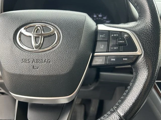 Used 2021 Predawn Gray Mica Toyota XLE image 27