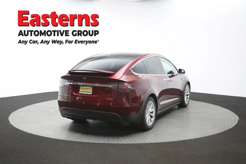 Used 2016 Red Tesla P90D image 37