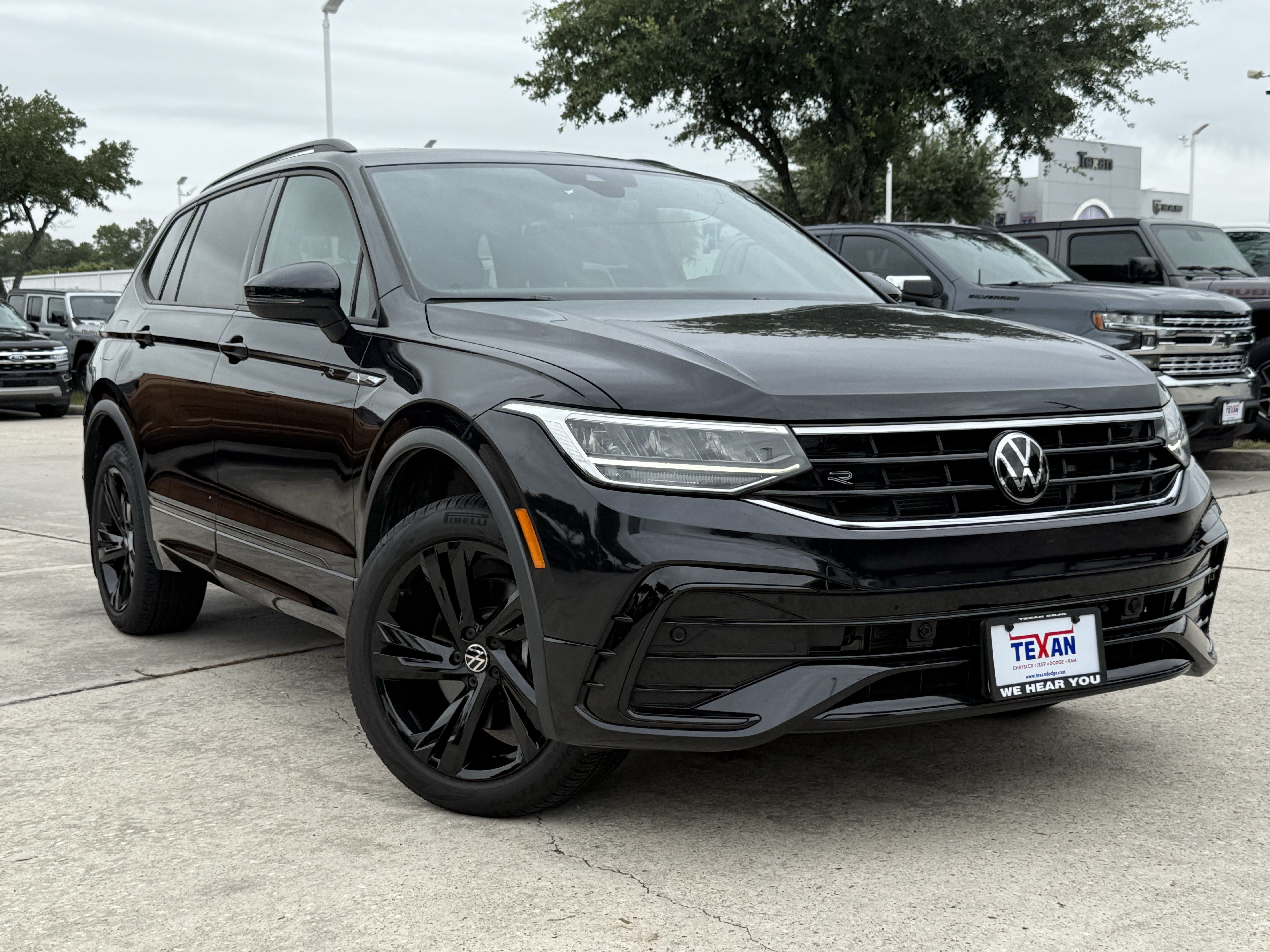 Used 2023 Deep Black Pearl Volkswagen SE R-Line Black image 2