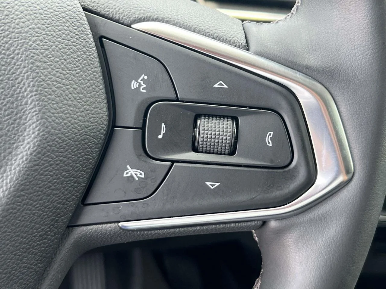Used 2024 Nitro Yellow Metallic Chevrolet FWD ACTIV image 34