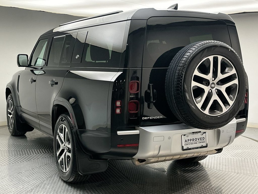 Used 2024 Santorini Black Metallic Land Rover S image 11