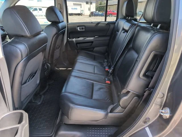 Used 2012 Polished Metal Metallic Honda Touring image 16