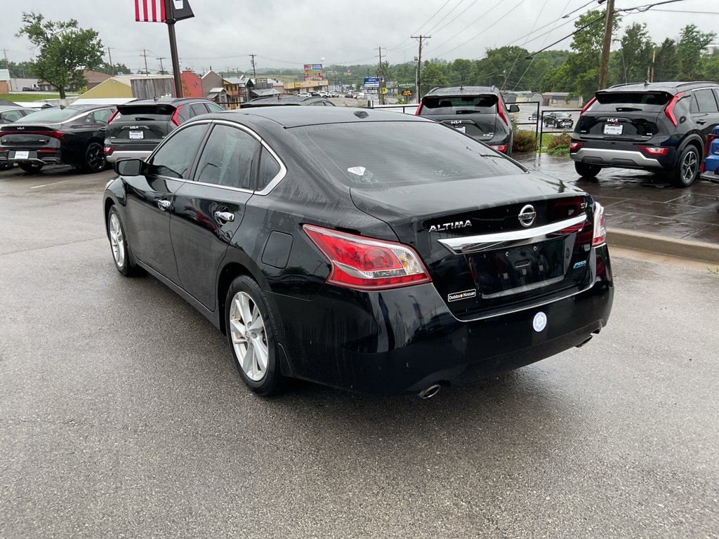 Used 2013 Super Black Nissan 2.5 SV image 7