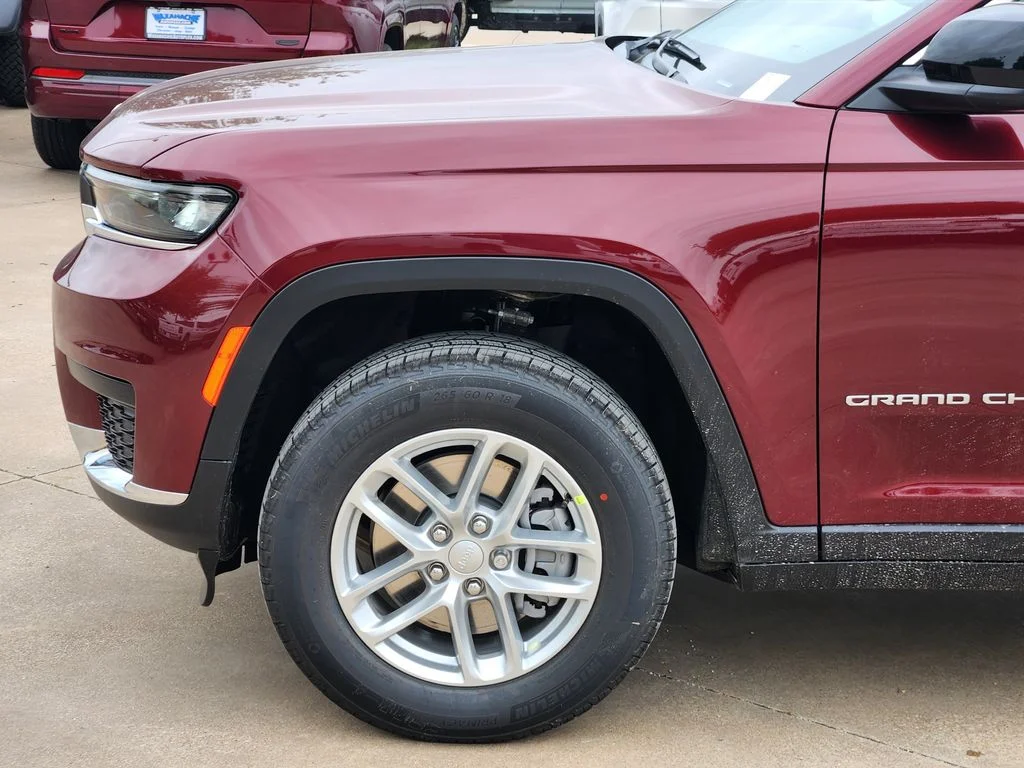 New 2026 Velvet Red Pearl-Coat Exterior Paint Jeep Laredo X image 6