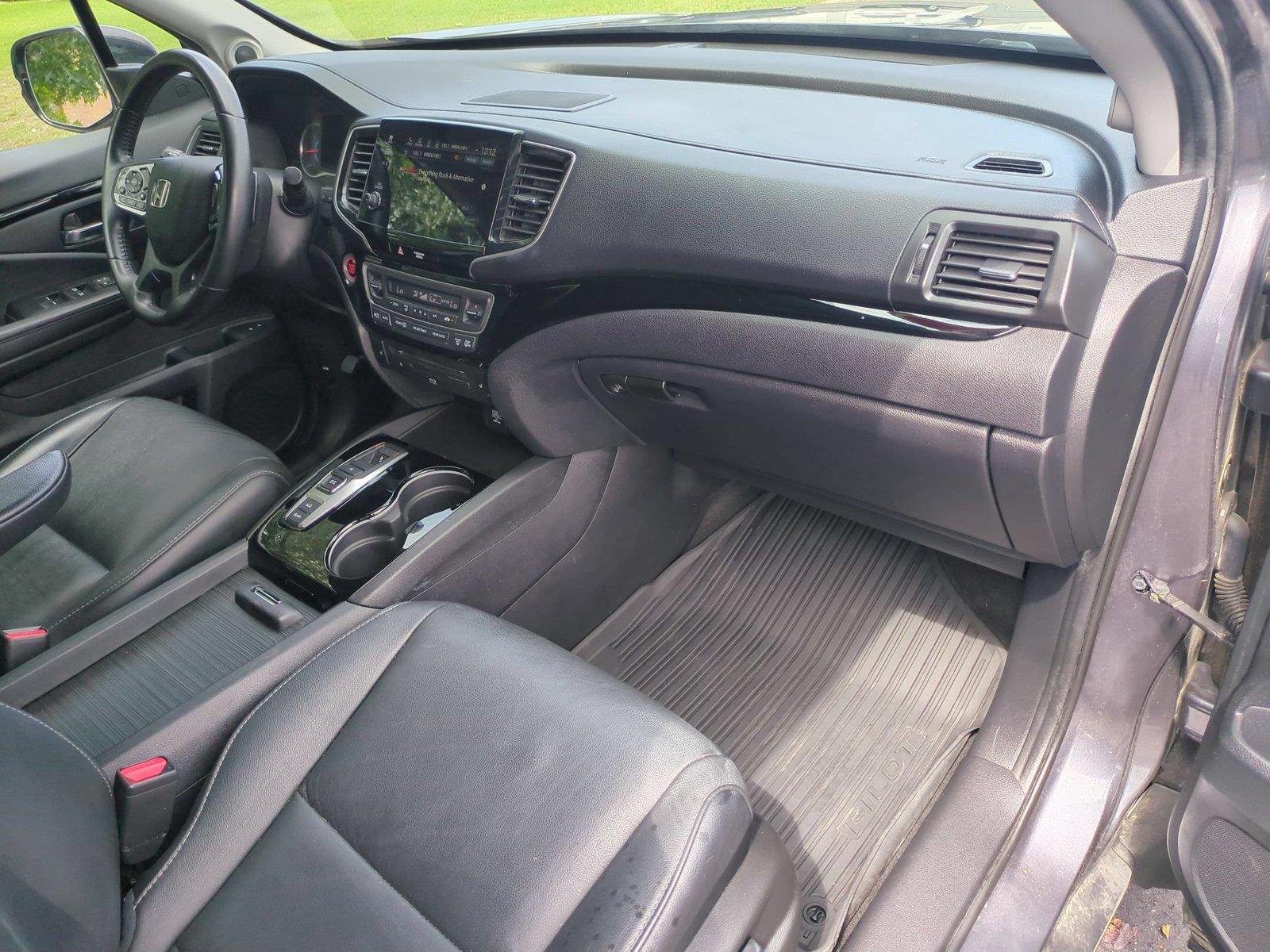 Used 2019 Modern Steel Metallic Honda Touring 8-Passenger image 42