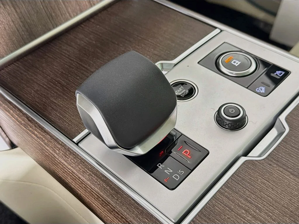 New 2027 Fuji White Land Rover SE image 17