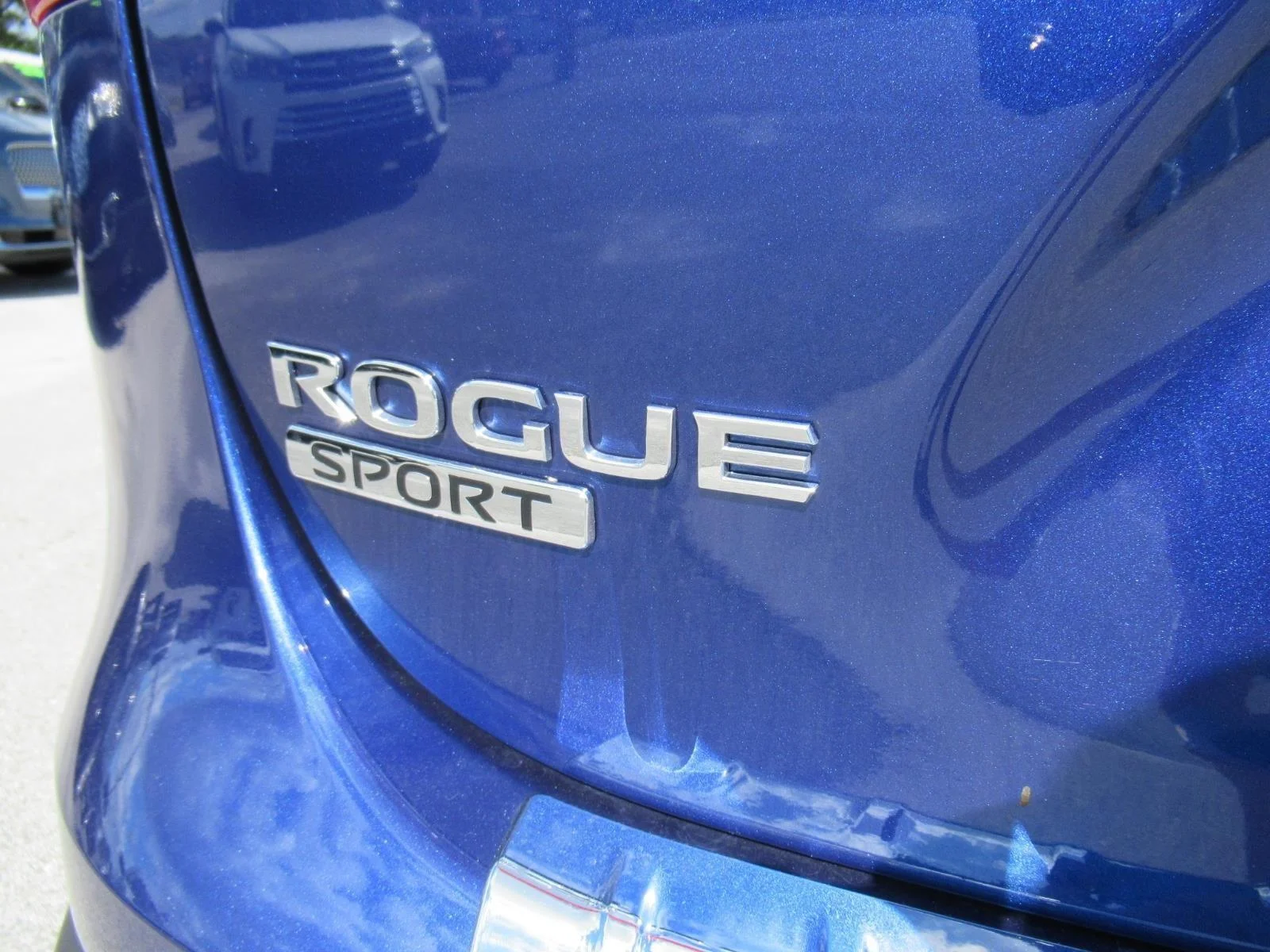 Used 2020 Caspian Blue Nissan S image 32
