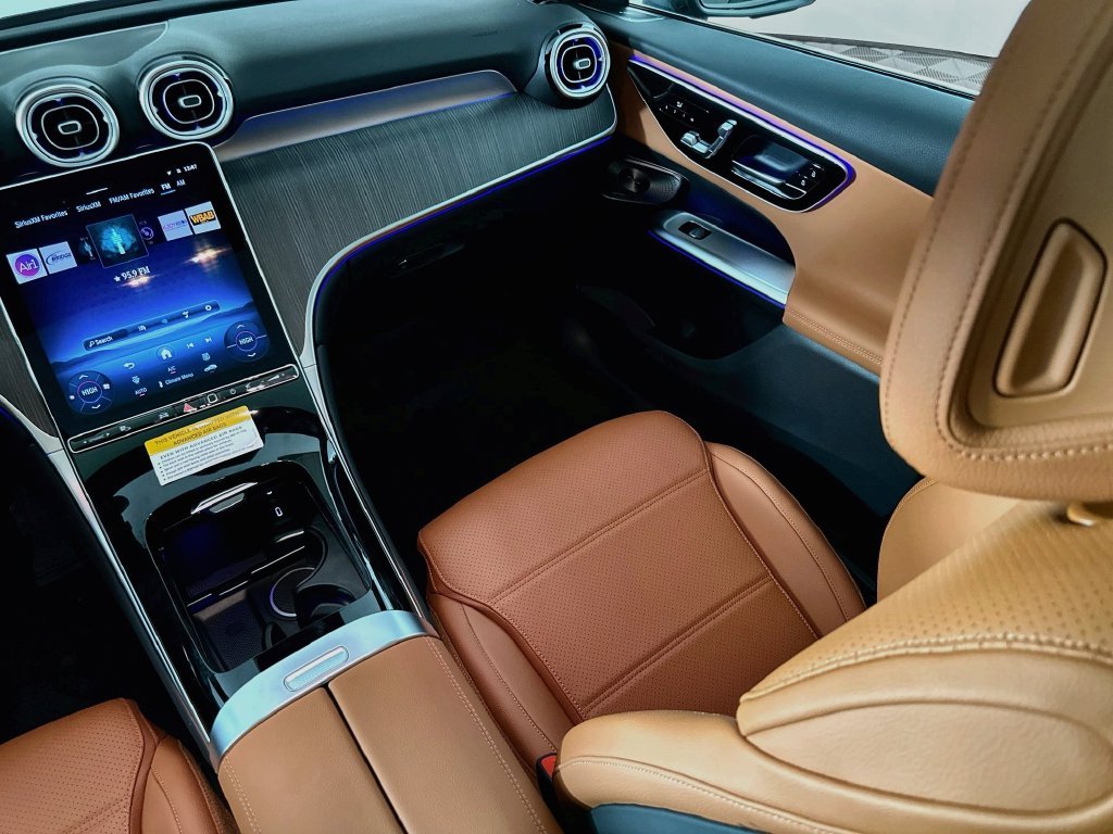 New 2027 Graphite Grey Metallic Mercedes-Benz GLC 300 image 24