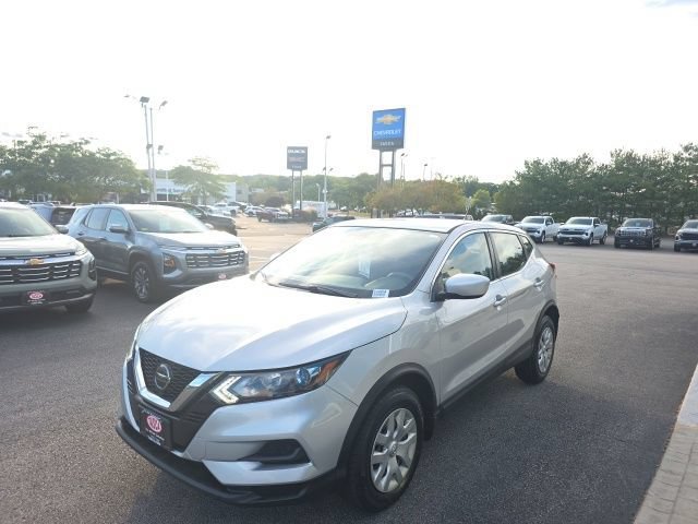 Used 2020 Brilliant Silver Metallic Nissan S image 6