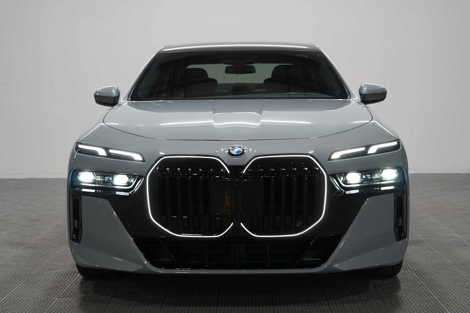 New 2026 Brooklyn Grey Metallic BMW 740i image 3