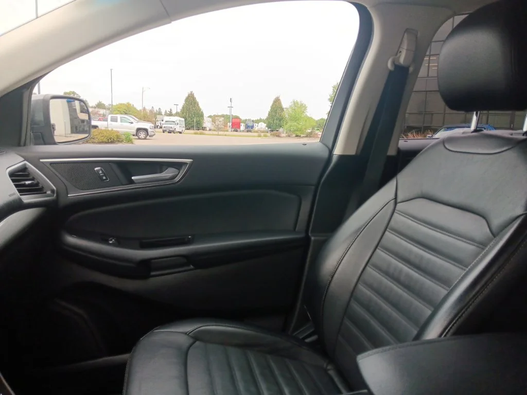 Used 2017 Magnetic Ford SEL image 28