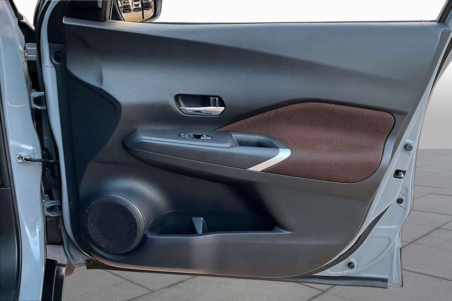 Used 2022 Boulder Gray Pearl Nissan SR image 21