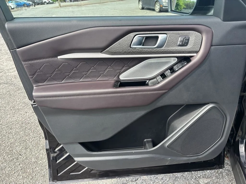 Used 2025 Black Ford Platinum image 11