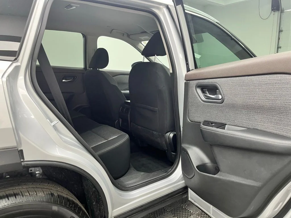 Used 2023 Silver Nissan SV image 34
